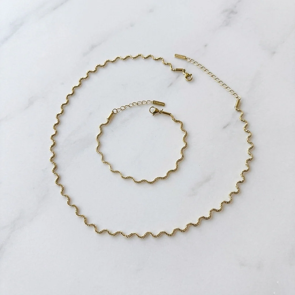 Aura Ripple Chain Necklace - Image 11