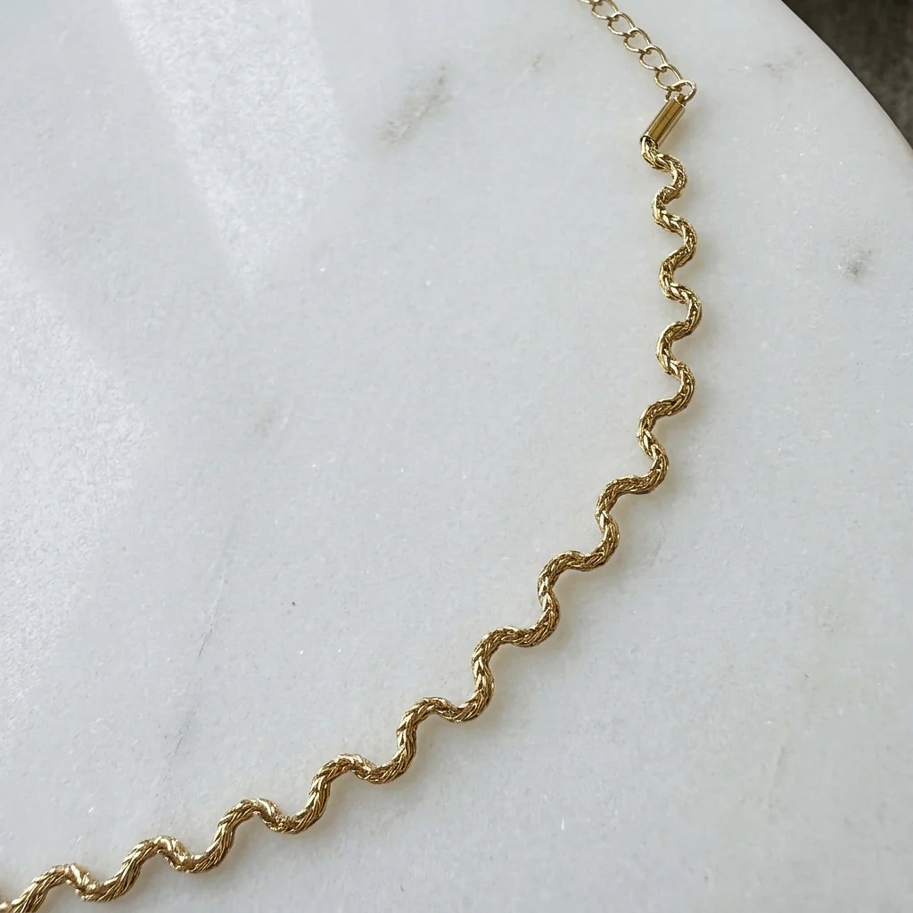Aura Ripple Chain Necklace - Image 3