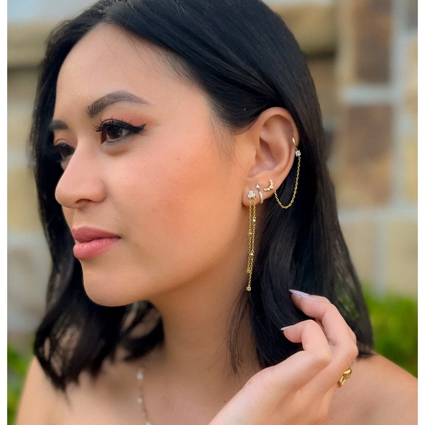 Ava Chain Link Huggie Earring - Image 7