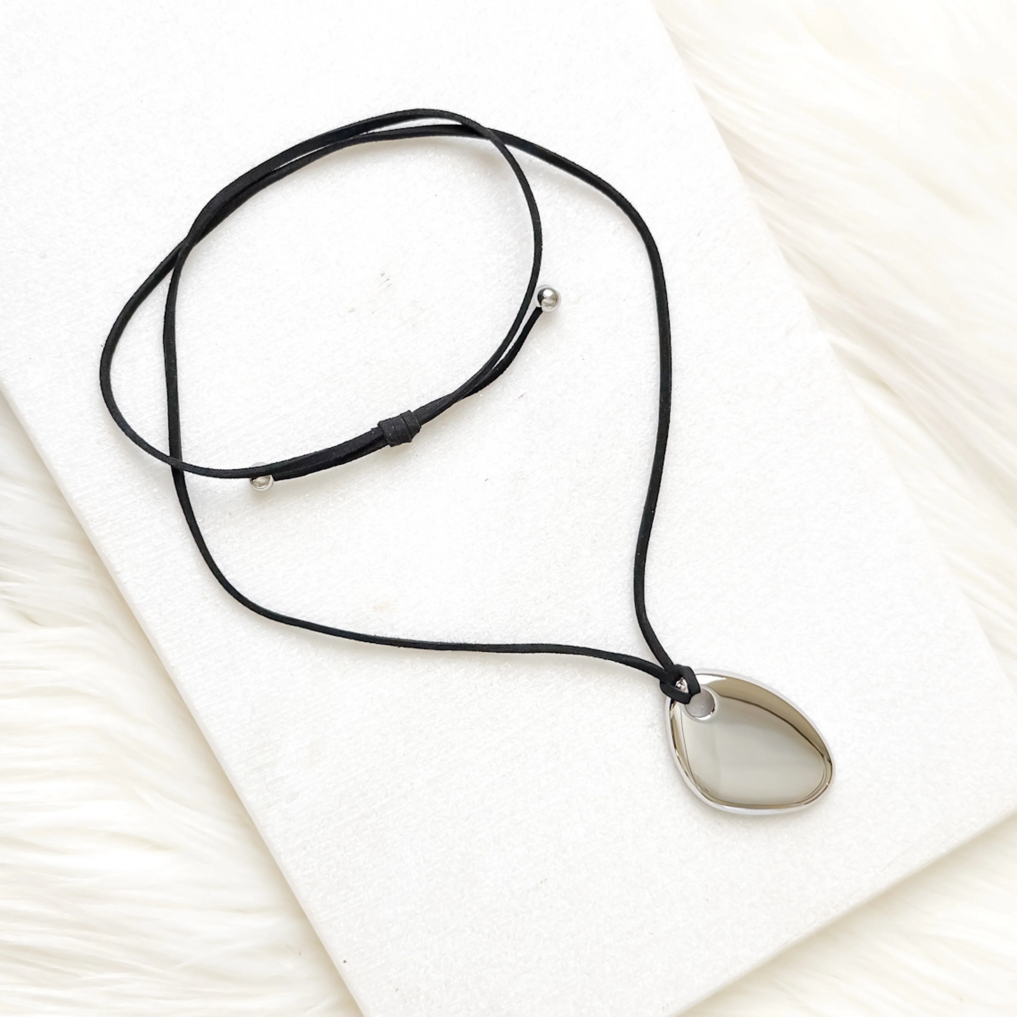 Serenity Rope Pendant Necklace - Image 10