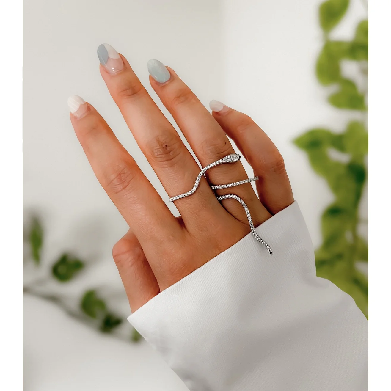 Twisted Serpent Double Finger Ring - Image 2